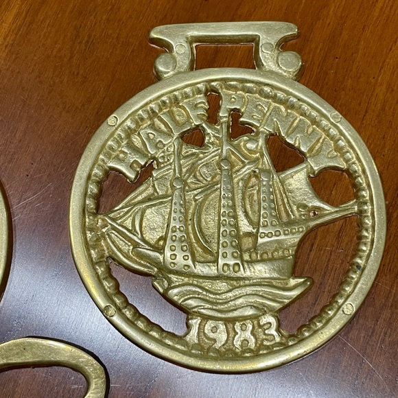 Vintage Brass Horse Medallions - Picture 3 of 9